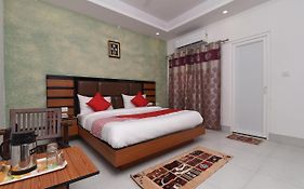 Capital o 13310 Noida Suites